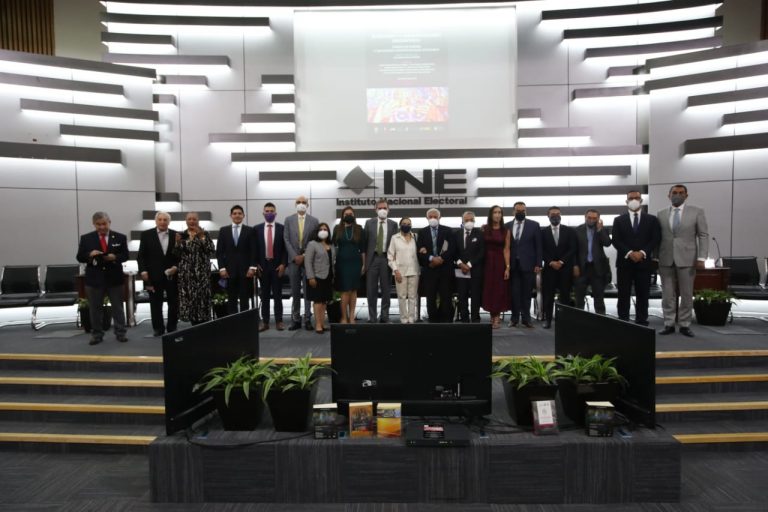 Presentación del libro Monitor Democrático 2021.