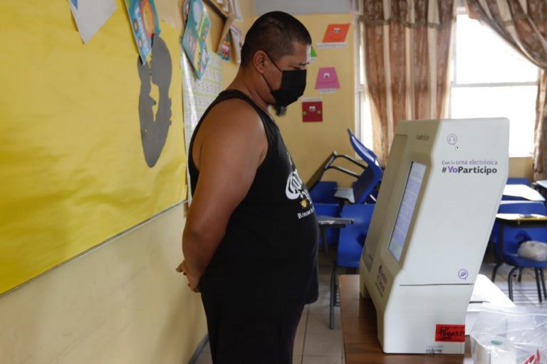 Urna Electrónica prestadas por el Instituto Electoral de Cohuila.