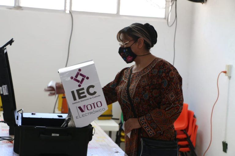 Urna Electrónica prestadas por el Instituto Electoral de Cohuila.