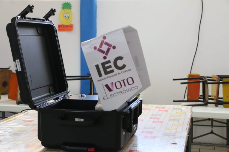 Urna Electrónica prestadas por el Instituto Electoral de Cohuila.