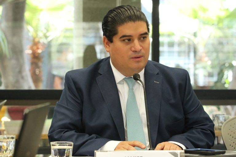 Javier Martínez Reyes, Investigador del IIJ de la UNAM.