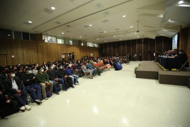 Conferencia Magistral dictada por el Dr. Lorenzo Córdova Vianello Consejero Presidente del INE en la Facultad de Estudios Superiores (FES) Acatlán.