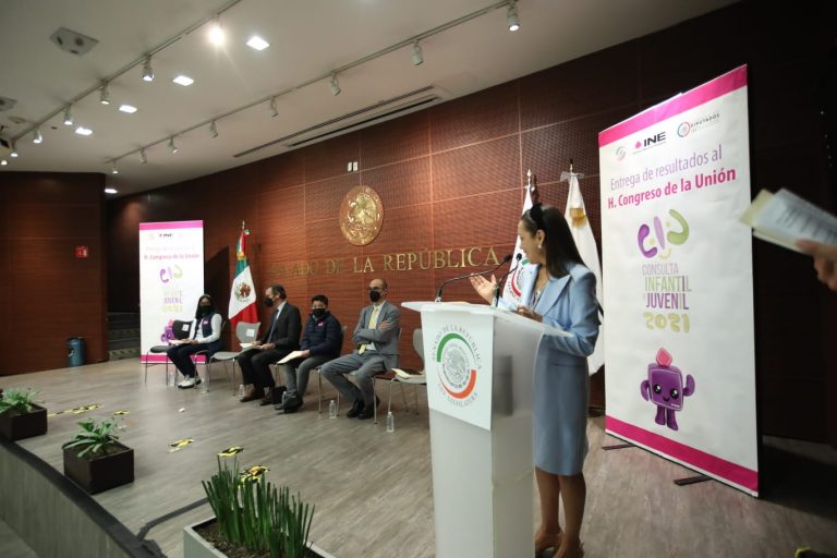 Josefina Vázquez Mota, Senadora PAN.