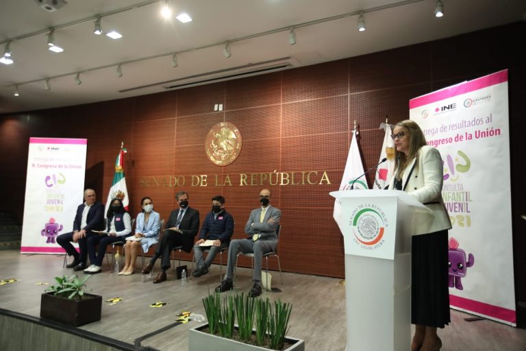 Cecilia Patrón Laviada, Diputada Federal y Secretaria de la Comisión de los derechos de la niñez y de la adolescencia de la Cámara de Diputados