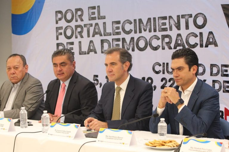 Foro Por el Fortalecimiento de la Democracia, realizado en la Cámara de Diputados.