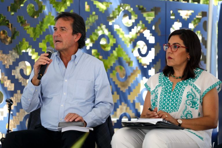 Participación de Edmundo Jacobo Molina Secretario Ejecutivo del INE en la Feria del Libro en Español y el Festival Literario LéaLA.