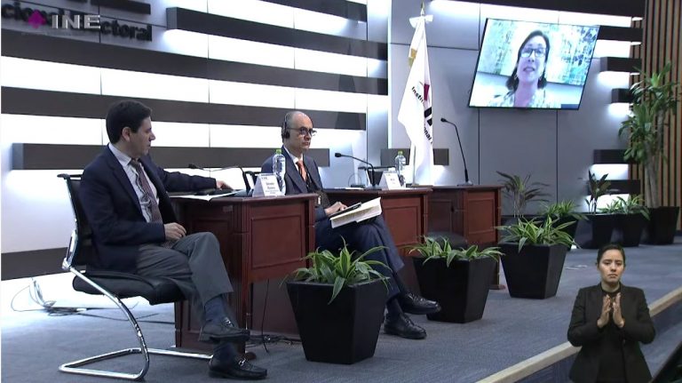 Panel de Discusión: Prospectiva de la democracia electoral. Organismos responsables de la administración electoral y partidos políticos.