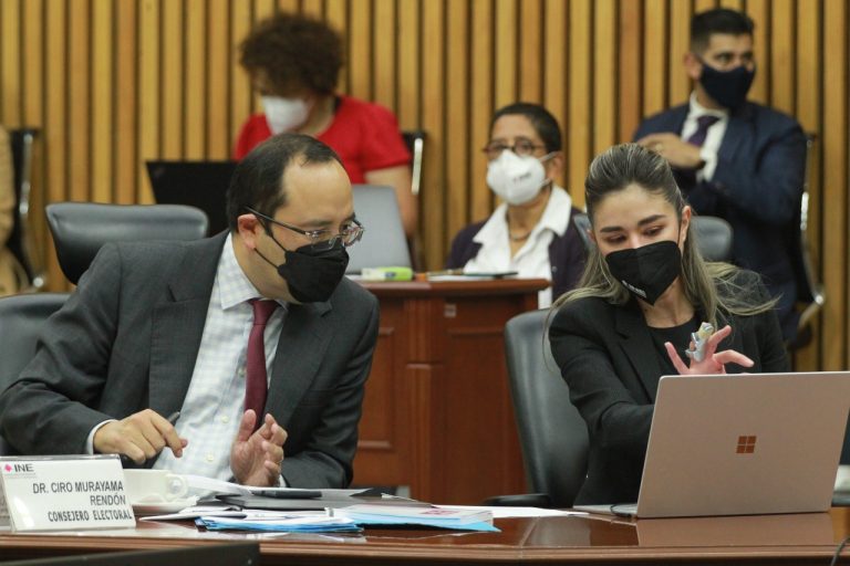 Ciro Murayama Rendón y Claudia Zavala Pérez, Consejera y Consejero Electorales.