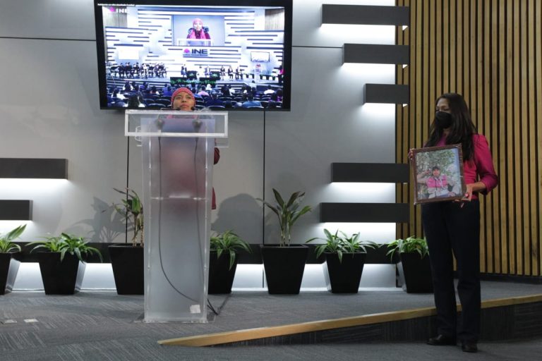 Midalbi Luis Méndez, Ganadora de la categoría B.