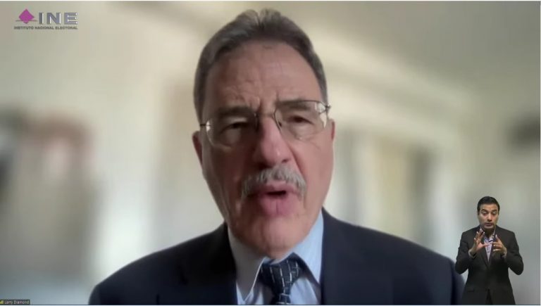 Larry Diamond, Catedrático en el Instituto Hoover de la Universidad de Standford.