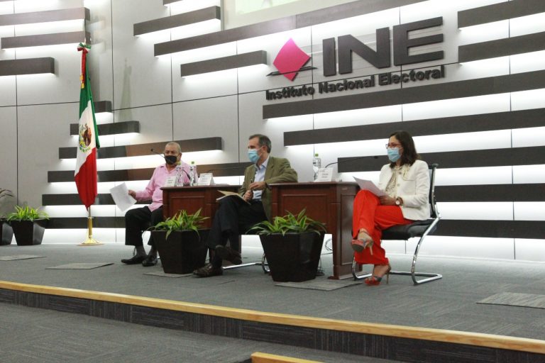 Encuentro de funcionarios del INE con un grupo de Dreamers que radican en los Estados Unidos