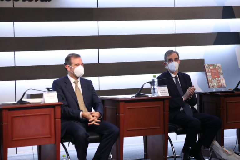 Lorenzo Córdova Vianello Consejero Presidente del INE y José Woldenberg Karakowsky Ex Presidente del IFE.