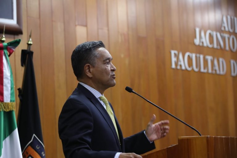 Raúl Contreras Bustamante, Director de la Facultad de Derecho de la UNAM.