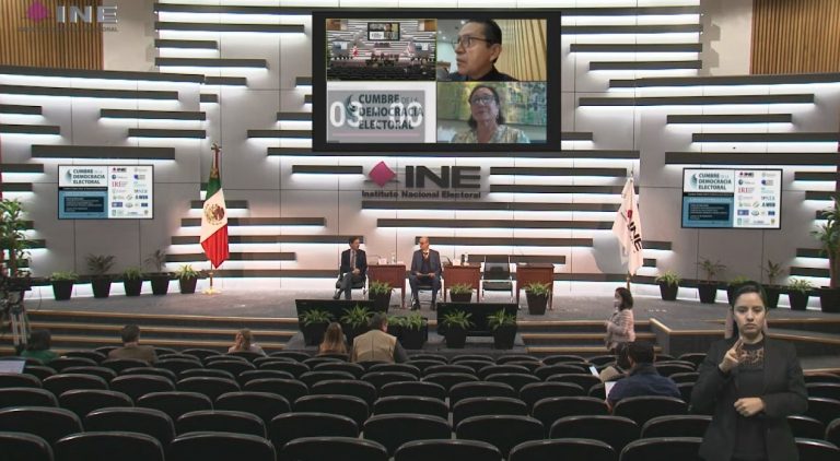 Panel de Discusión: Prospectiva de la democracia electoral. Organismos responsables de la administración electoral y partidos políticos.