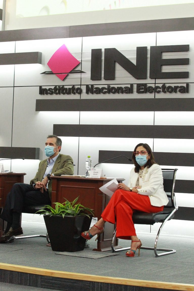 Lorenzo Córdova Vianello, Consejero Presidente y Claudia Zavala Pérez, Consejera Electoral del INE.