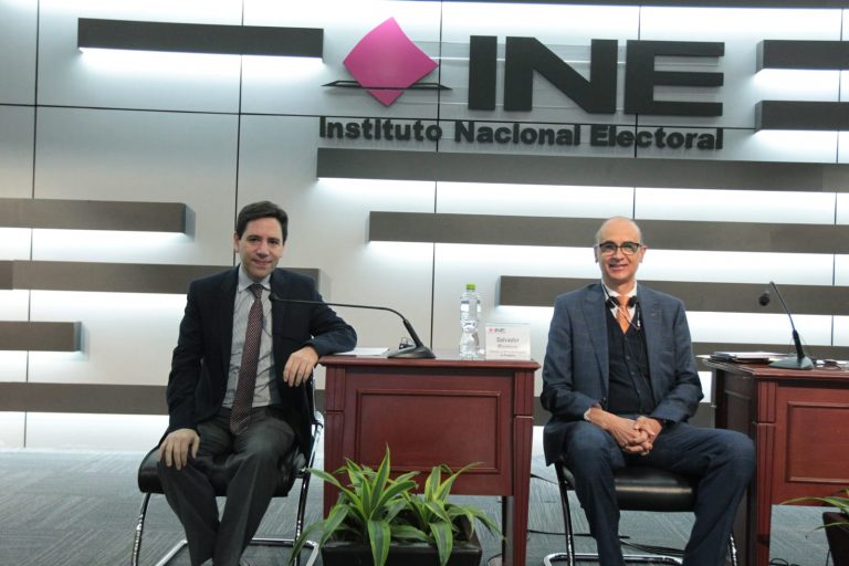 Salvador Romero Ex Presidente de TSE de Bolivia y Martín Faz Mora Consejero Electoral del INE.