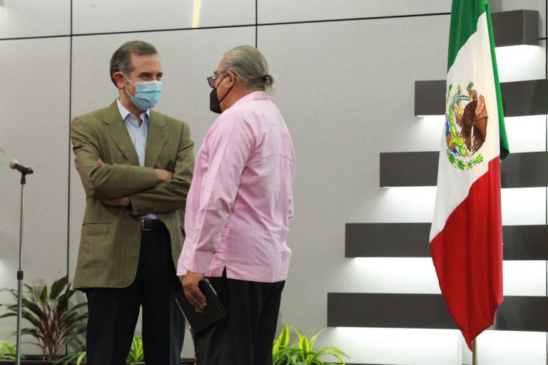Lorenzo Córdova Vianello, Consejero Presidente del INE y Armando Vázquez Ramos, Presidente de The California Mexico Study Center.