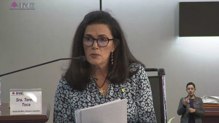 Teresa Toca Viuda del Mtro. Alonso Lujambio.