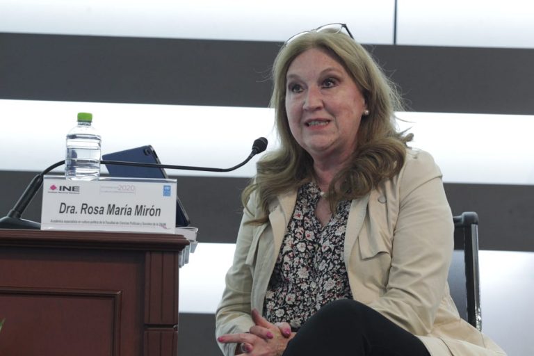 Rosa María Mirón Lince, Académica de la UNAM especialista en cultura política.