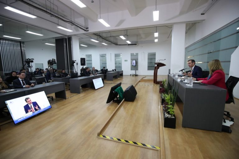 Conferencia Magistral “La legitimidad de los tribunales y los órganos garantes de una democracia”