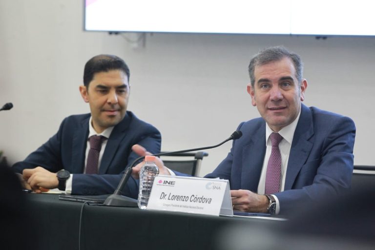 Roberto Moreno Herrera Secretario Técnico de la Secretaría Ejecutiva del Sistema Nacional Anticorrupción y Lorenzo Córdova Vianello Consejero Presidente del INE.