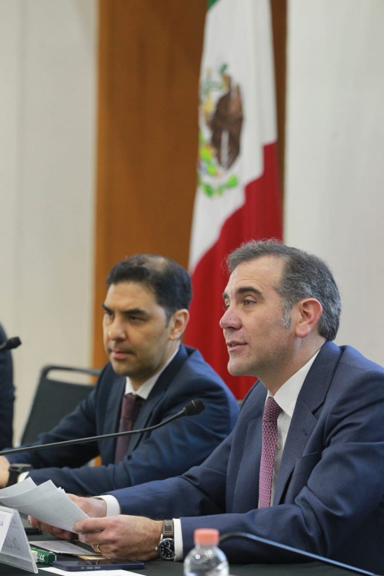 Roberto Moreno Herrera Secretario Técnico de la Secretaría Ejecutiva del Sistema Nacional Anticorrupción y Lorenzo Córdova Vianello Consejero Presidente del INE.