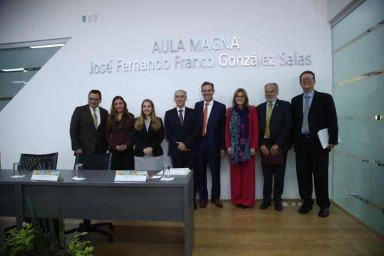 Conferencia Magistral “La legitimidad de los tribunales y los órganos garantes de una democracia”