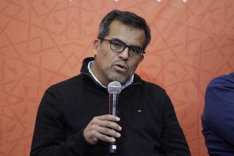 César Hernández, Asesor de comunicación política en el INE.