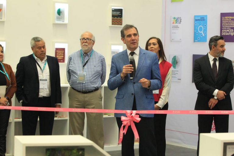 Inauguración del Stand INE.