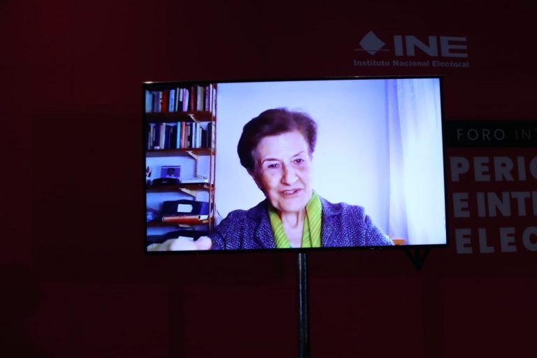 Adela Cortina, Académica de la Universidad de Valencia.