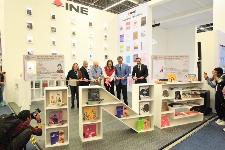 Inauguración del Stand INE.