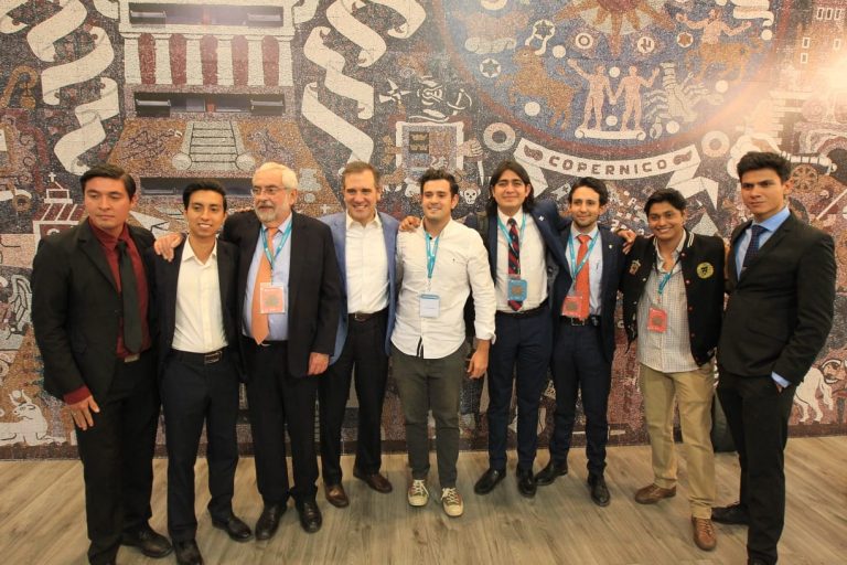 Inauguración del Stand INE.