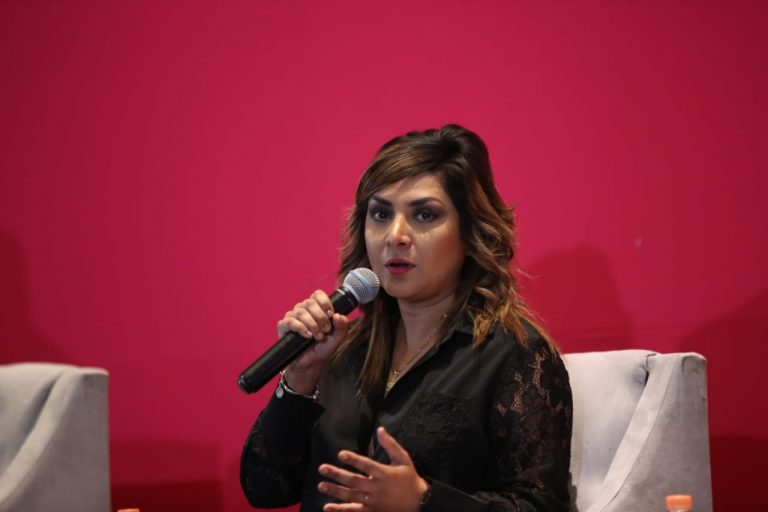 Sandra Romandía, Emeequis.