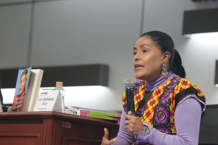 Eufrosina Cruz, Autora del libro.