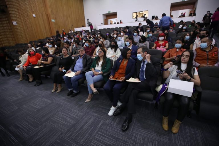 Conferencia Magistral Violencia digital y mediática.