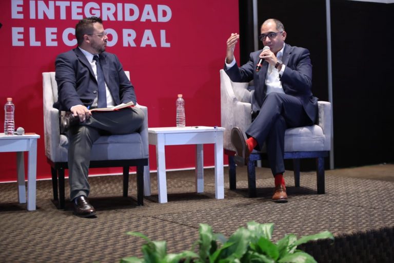 Julio Juárez, Académico de la UNAM.