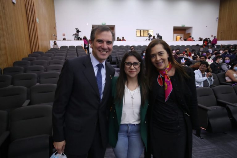 Conferencia Magistral Violencia digital y mediática.