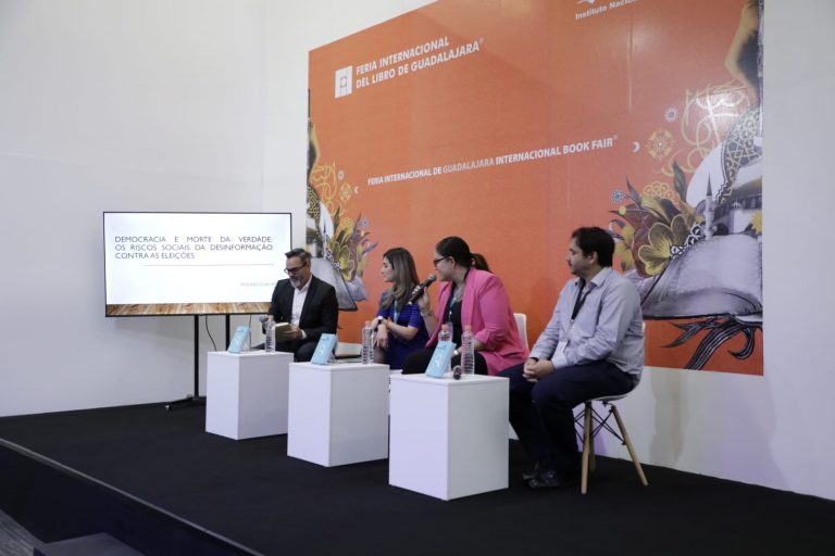 Presentación de la obra institucional Glosario contra la desinformación.