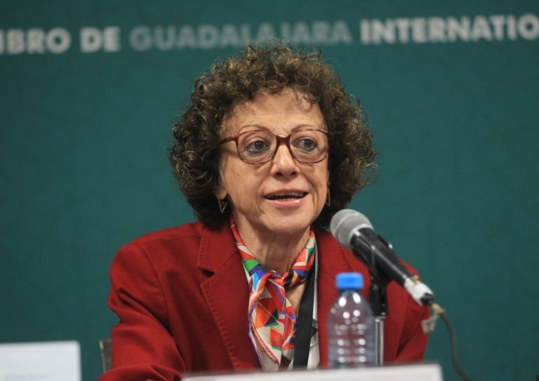 Jaqueline Peschard, Autora.