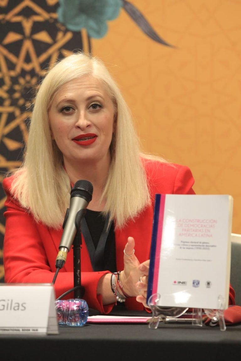 Karolina Gilas, Red de Politólogas.