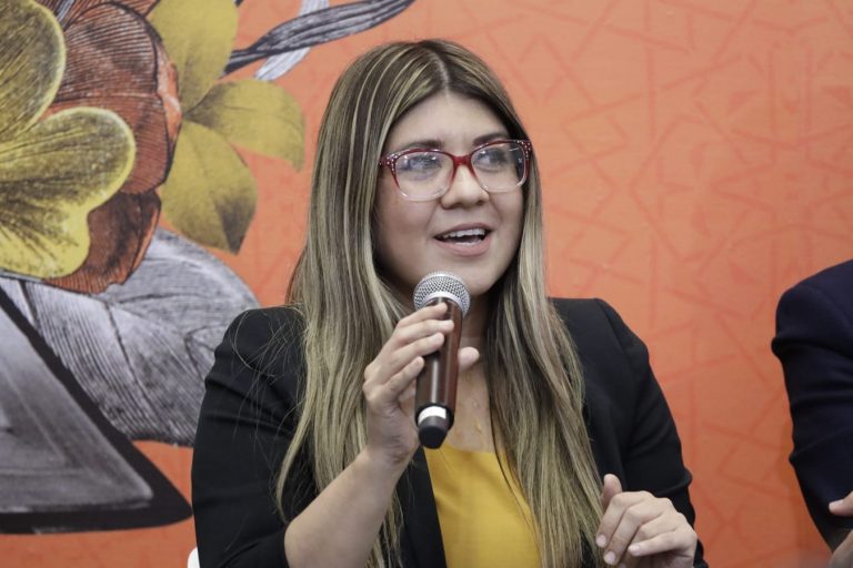Mayra Alejandra Borbón, Ganadora de la categoría de funcionario de casilla.