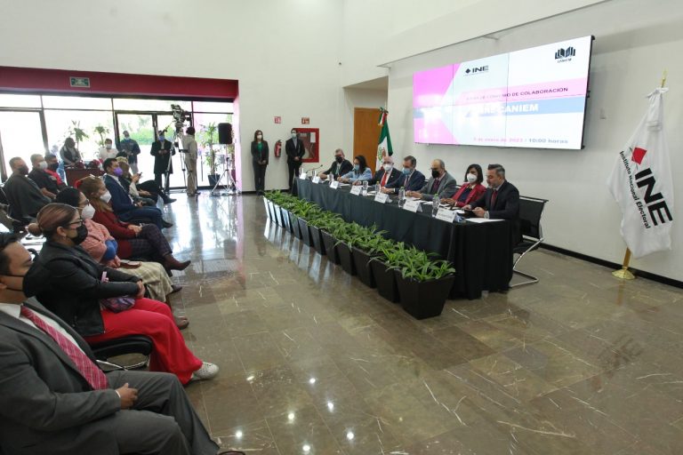 Firma de Convenio de Colaboración entre el INE y la CANIEM.