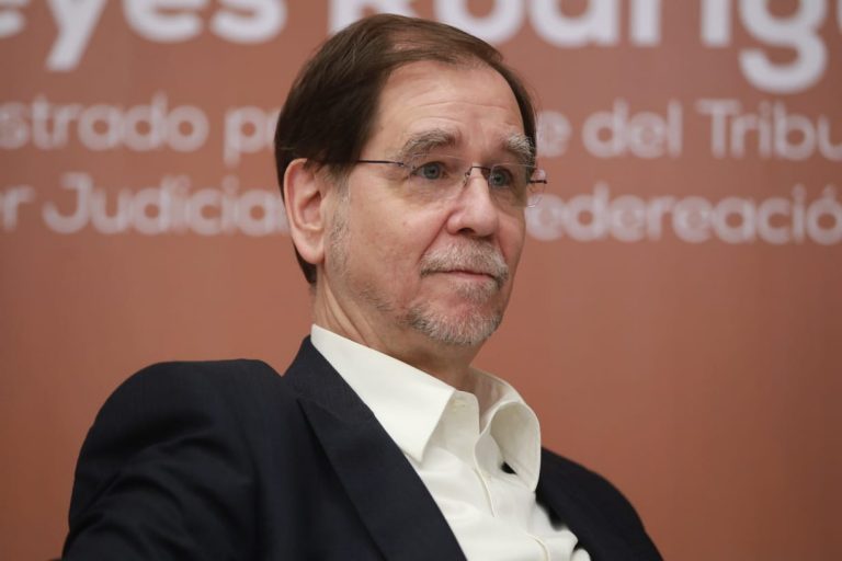 Agustín Basave Benítez, Moderador.