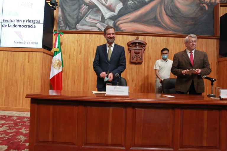 Lorenzo Córdova Vianello Consejero Presidente del INE y Mauricio Merino Huerta, Doctor en Ciencia Política.