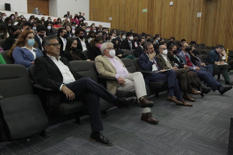 Conferencia Magistral Estacional de Invierno 2022: Democracia y Literatura.