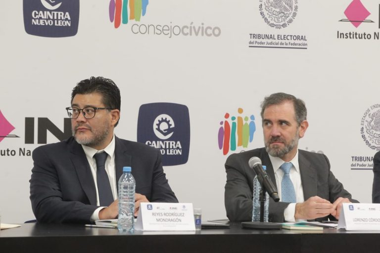 Reyes Rodríguez Mondragón, Magistrado Presidente del TEPJF y Lorenzo Córdova Vianello, Consejero Presidente del INE.
