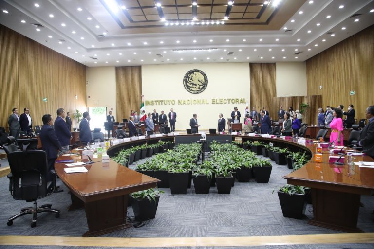 Toma de protesta del Mtro. Roberto Heycher Cardiel Soto como encargado de la Secretaría Ejecutiva del INE.