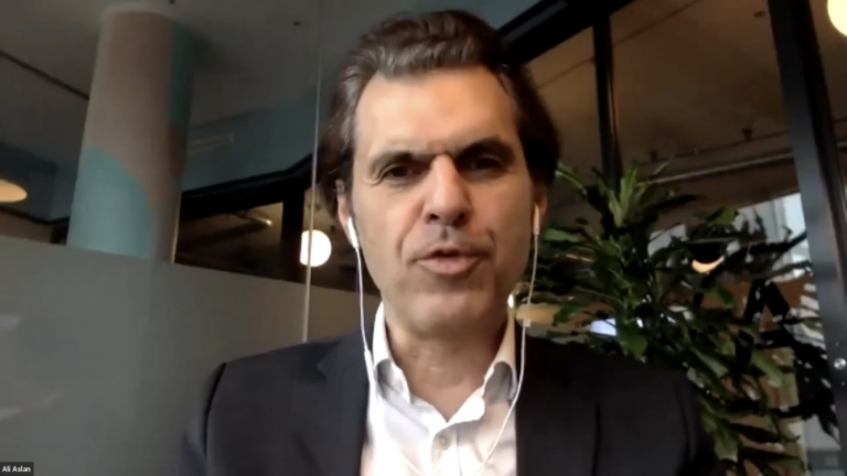 Ali Aslan, Moderador.