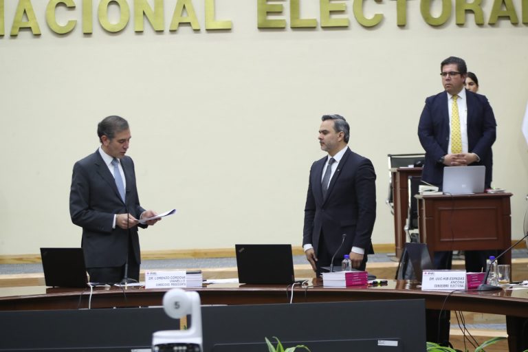 Toma de protesta del Mtro. Roberto Heycher Cardiel Soto como encargado de la Secretaría Ejecutiva del INE.