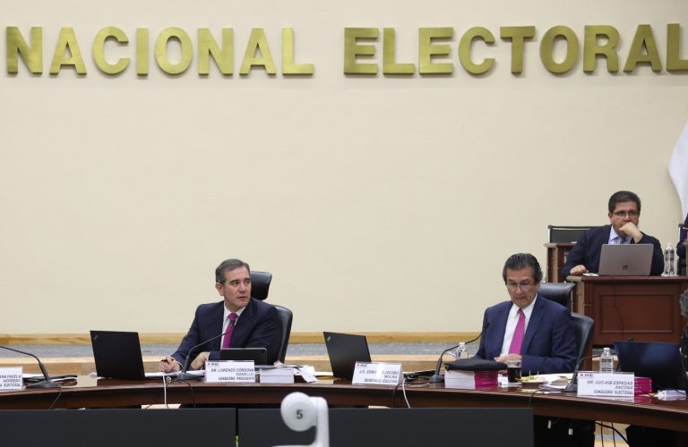 Lorenzo Córdova Vianello, Consejero Presidente y Edmundo Jacobo Molina, Secretario Ejecutivo.